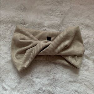 Neutral Twist Headband